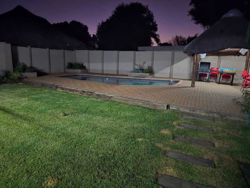 Spacious Family Home with Granny Flat - Photo 10