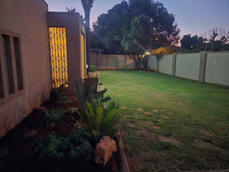 Spacious Family Home with Granny Flat - Photo 7