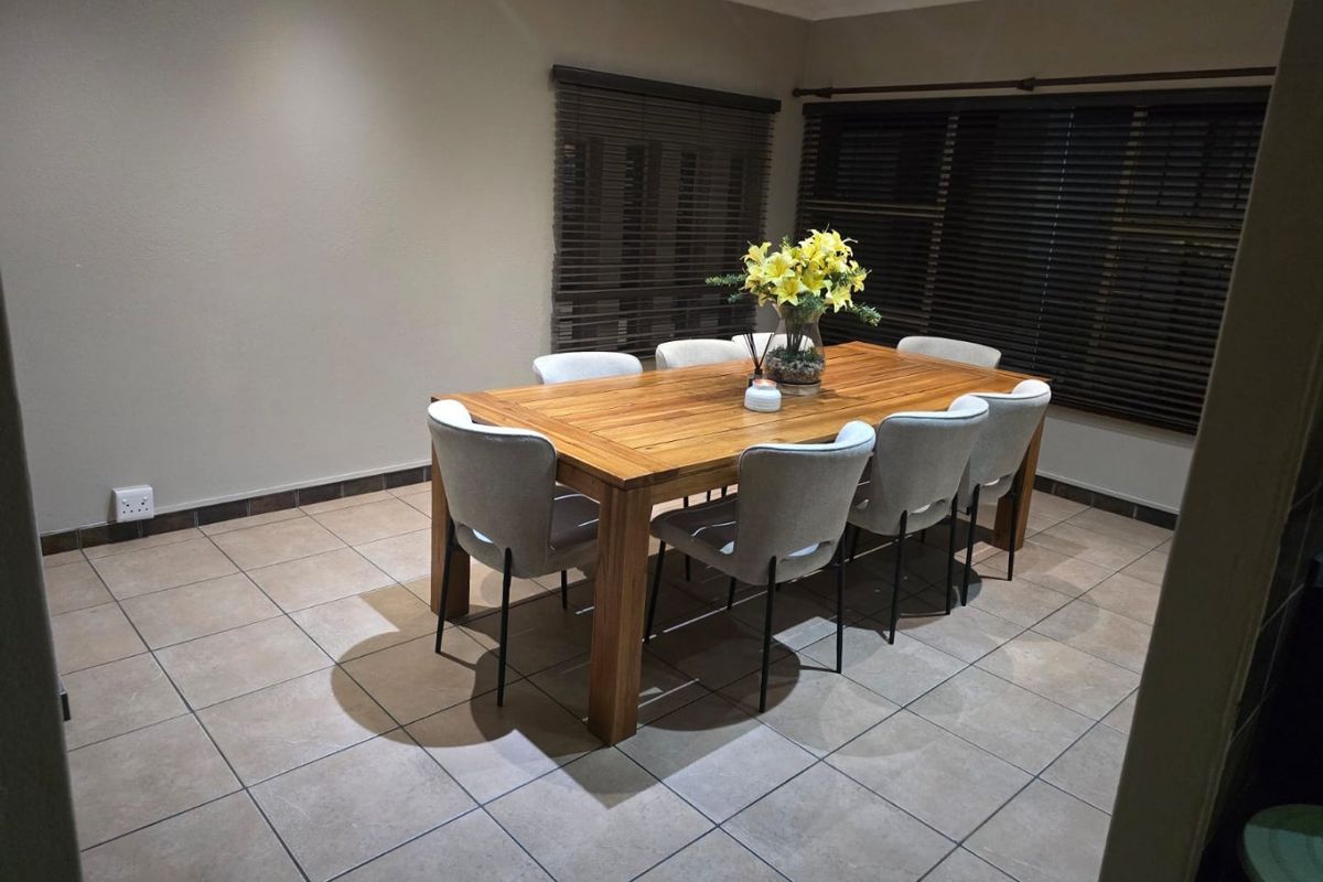 Spacious Family Home with Granny Flat - Photo 4