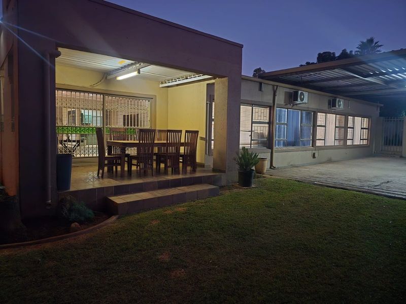 Spacious Family Home with Granny Flat - Photo 6