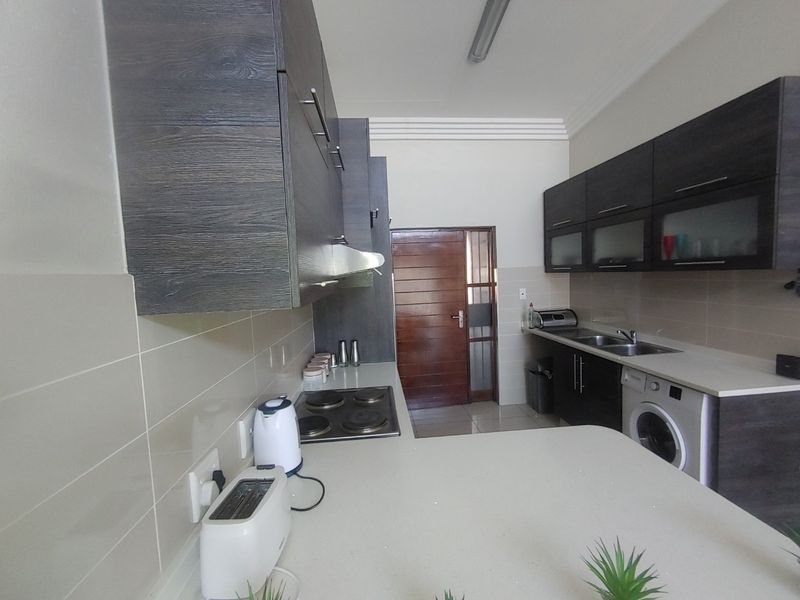 Good Investment - Modern Eveleigh Apartment with top security in a lifestyle Estate - Photo 6