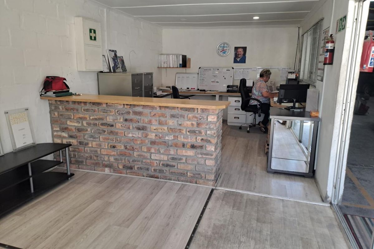 For Sale:  Prime Industrial Property. - Photo 4