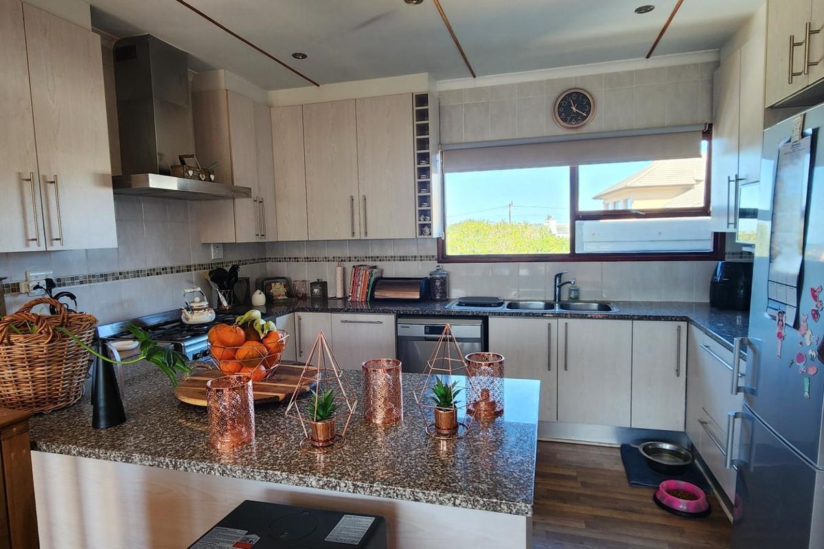 For Sale: House that is located 150m from the sea. - Photo 5