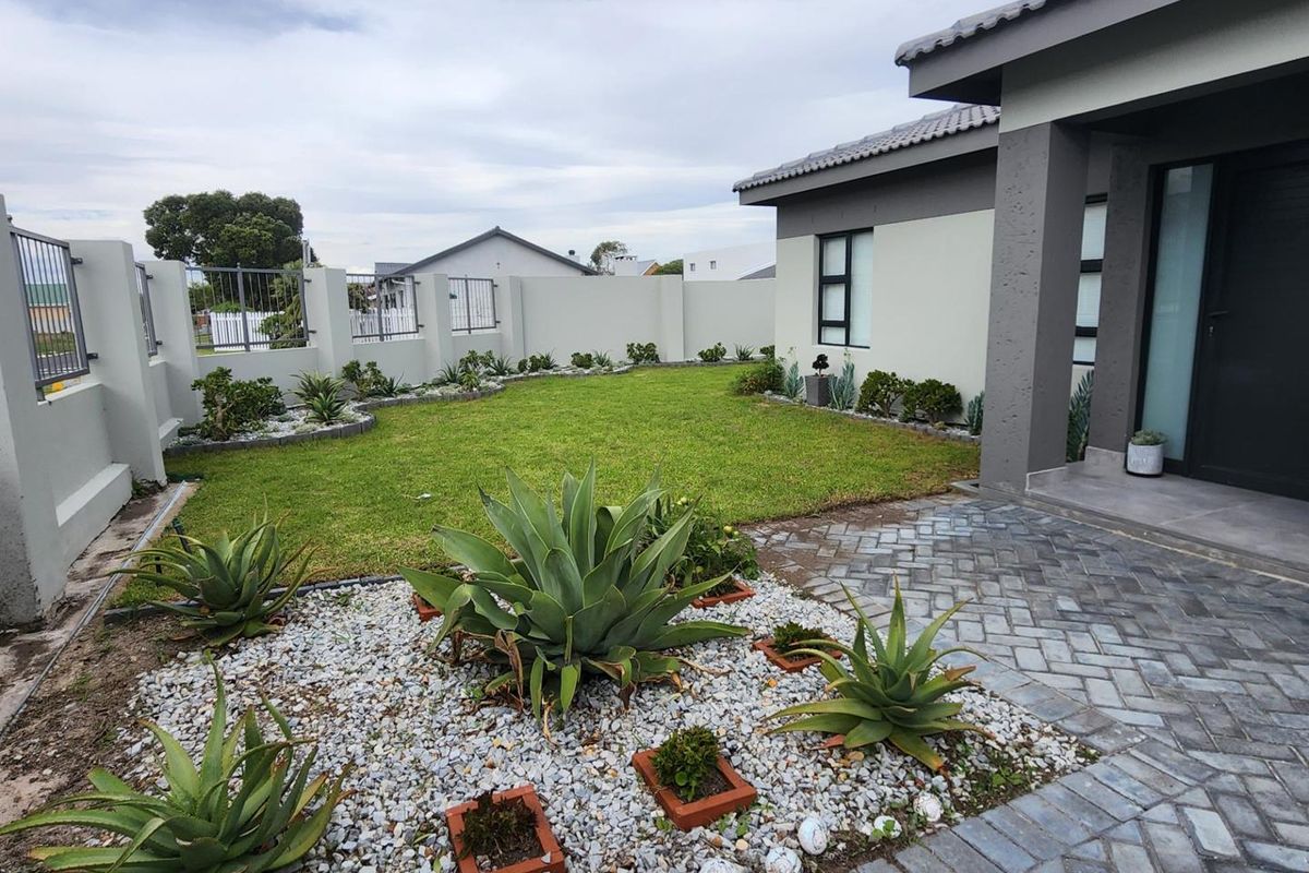 Dual Mandate:  Newly build house with NHBRC guarantee in Franskraal, Gansbaai. - Photo 2