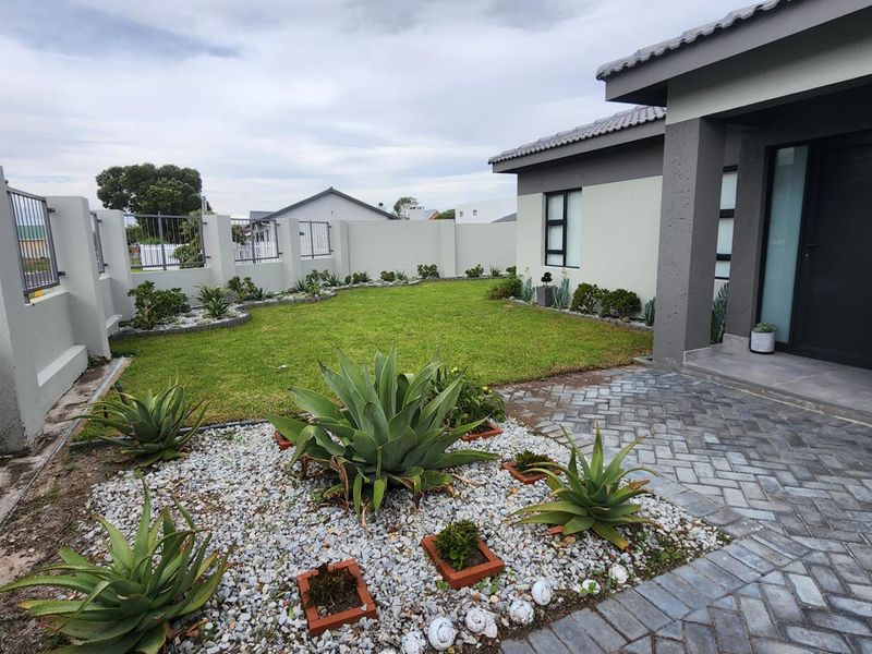 Dual Mandate:  Newly build house with NHBRC guarantee in Franskraal, Gansbaai. - Photo 2