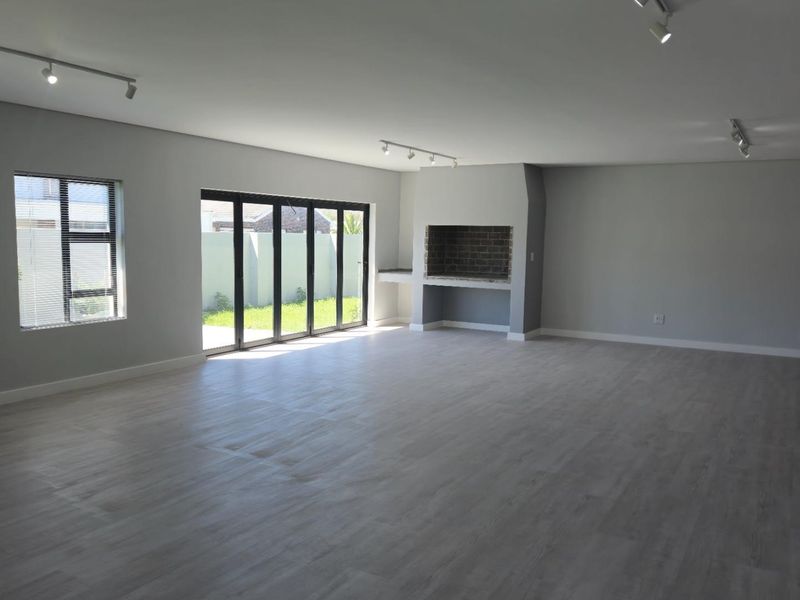 Dual Mandate:  Newly build house with NHBRC guarantee in Franskraal, Gansbaai. - Photo 5