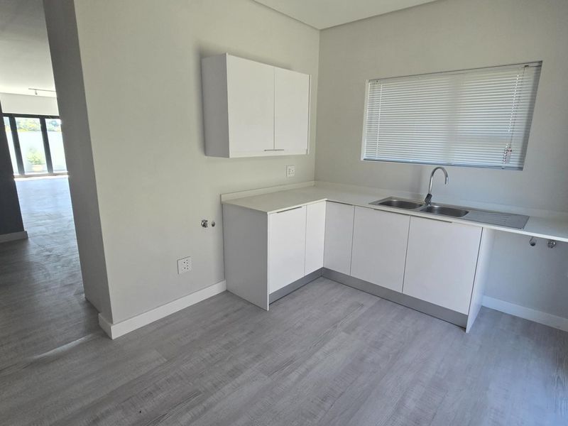 Dual Mandate:  Newly build house with NHBRC guarantee in Franskraal, Gansbaai. - Photo 10
