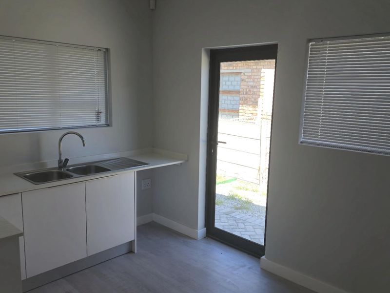Dual Mandate:  Newly build house with NHBRC guarantee in Franskraal, Gansbaai. - Photo 9