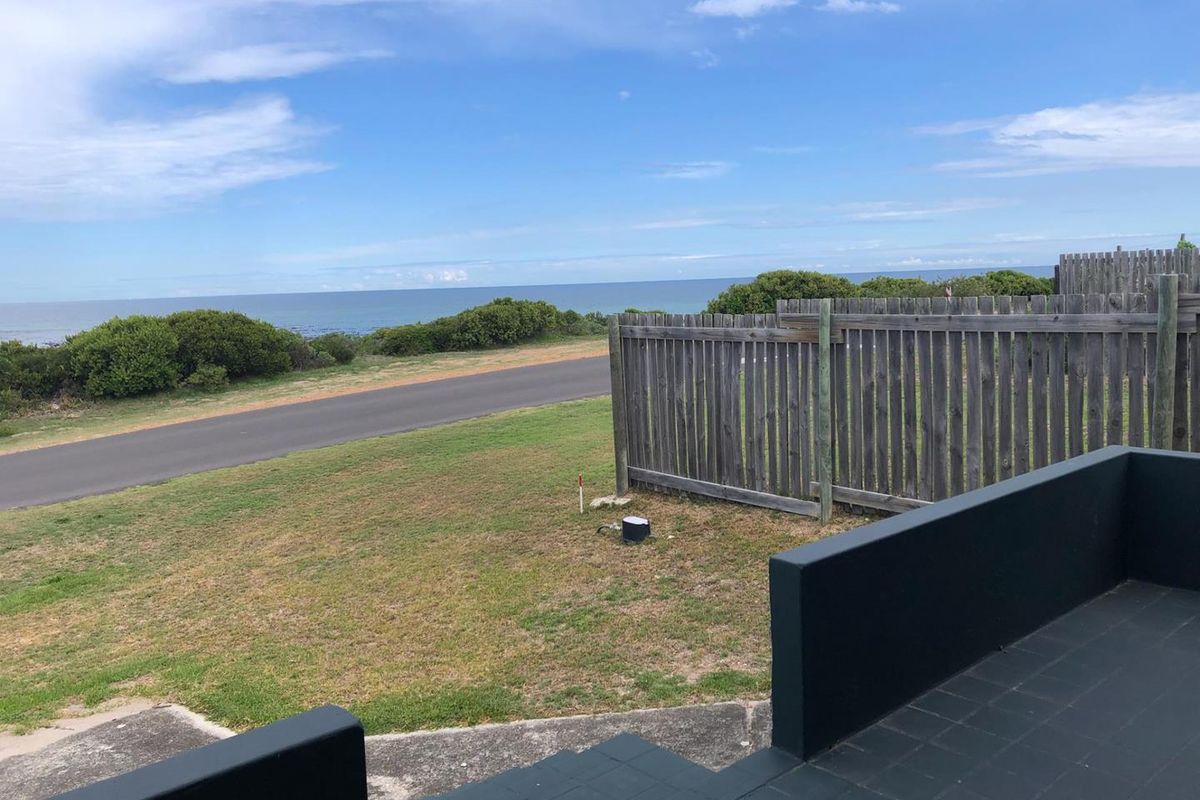 Coastal Home with Flatlet – Green Belt & Ocean Views in Franskraal. - Photo 5