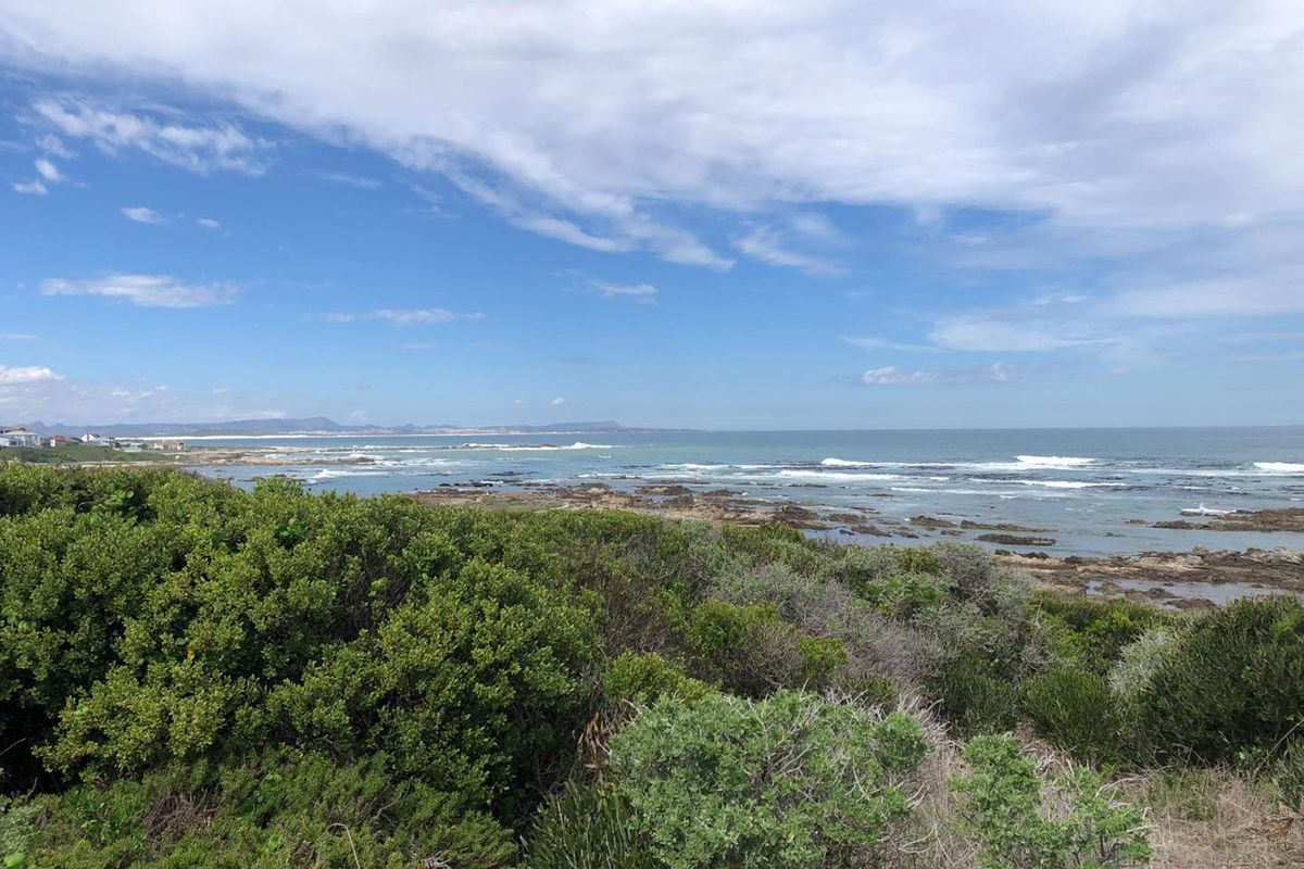 Coastal Home with Flatlet – Green Belt & Ocean Views in Franskraal. - Photo 4