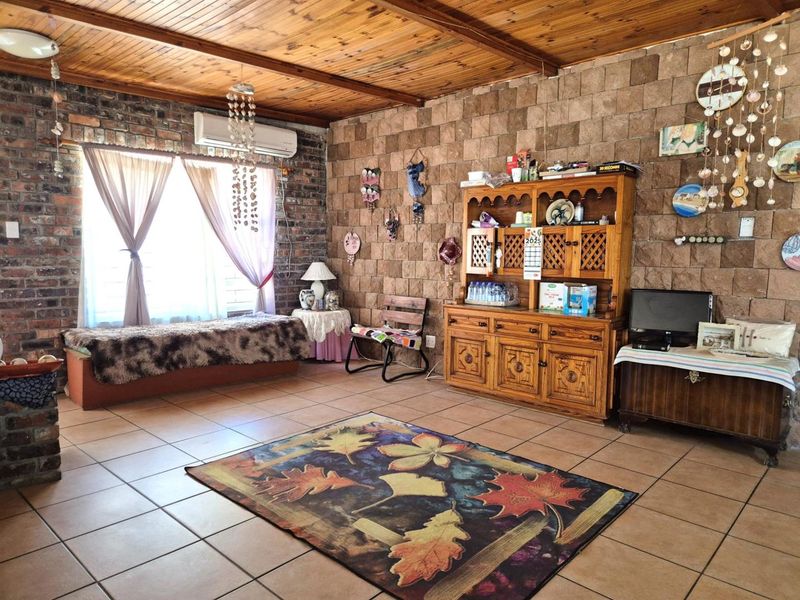 Sole Mandate:  6 Bedroom house for sale in Gansbaai. - Photo 3