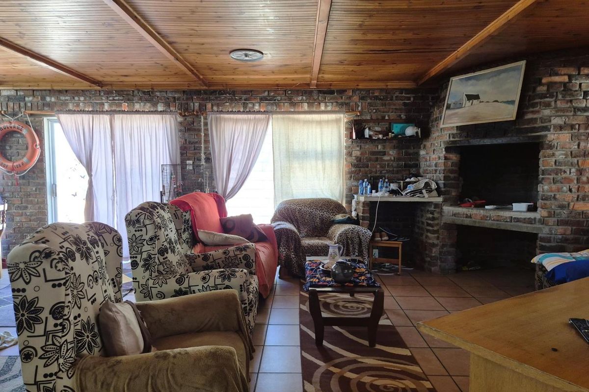 Sole Mandate:  6 Bedroom house for sale in Gansbaai. - Photo 5