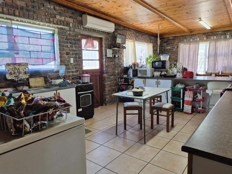 Sole Mandate:  6 Bedroom house for sale in Gansbaai. - Photo 8