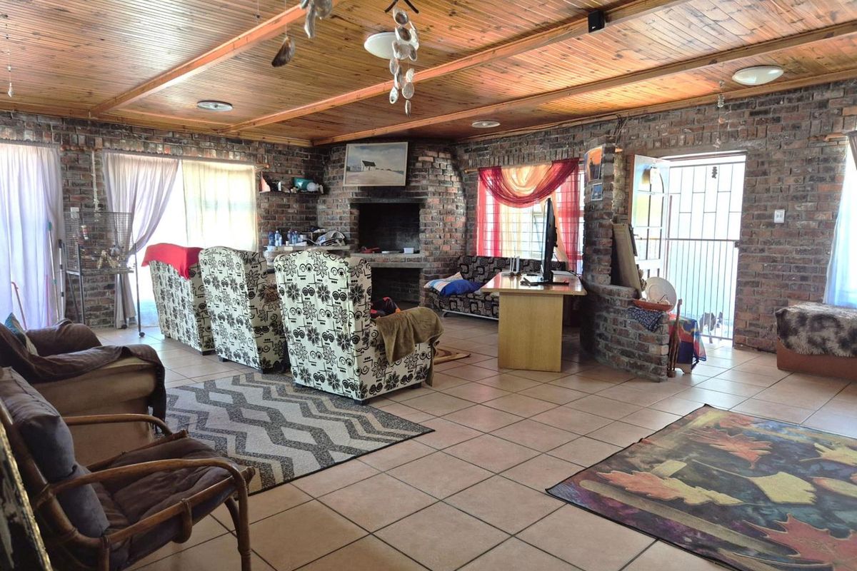 Sole Mandate:  6 Bedroom house for sale in Gansbaai. - Photo 4