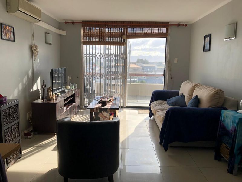 Spotless 2 bedroom apartment for sale. - Photo 2