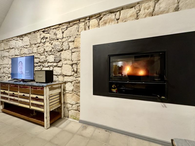 Stunningly Renovated Commercial Property in the Heart of Midtown. - Photo 4