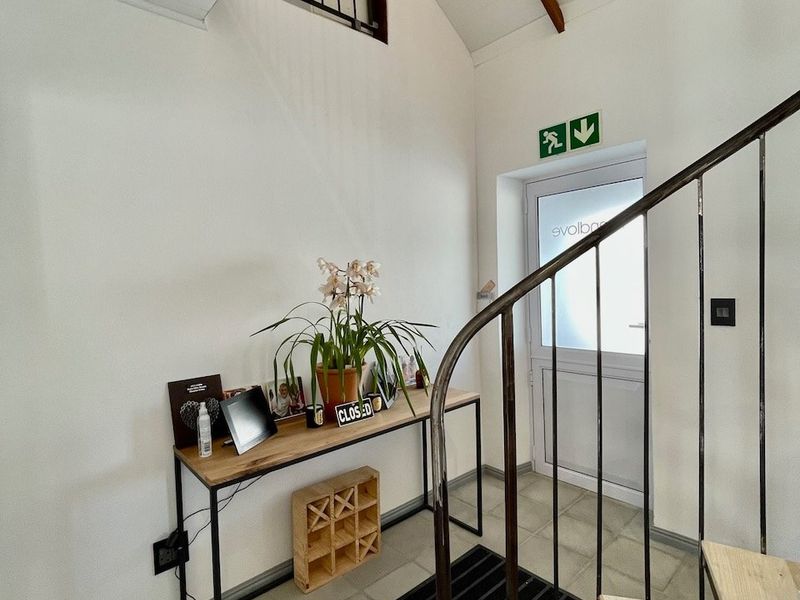 Stunningly Renovated Commercial Property in the Heart of Midtown. - Photo 3