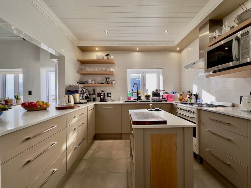 Stunningly Renovated Commercial Property in the Heart of Midtown. - Photo 7