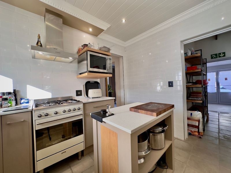 Stunningly Renovated Commercial Property in the Heart of Midtown. - Photo 8