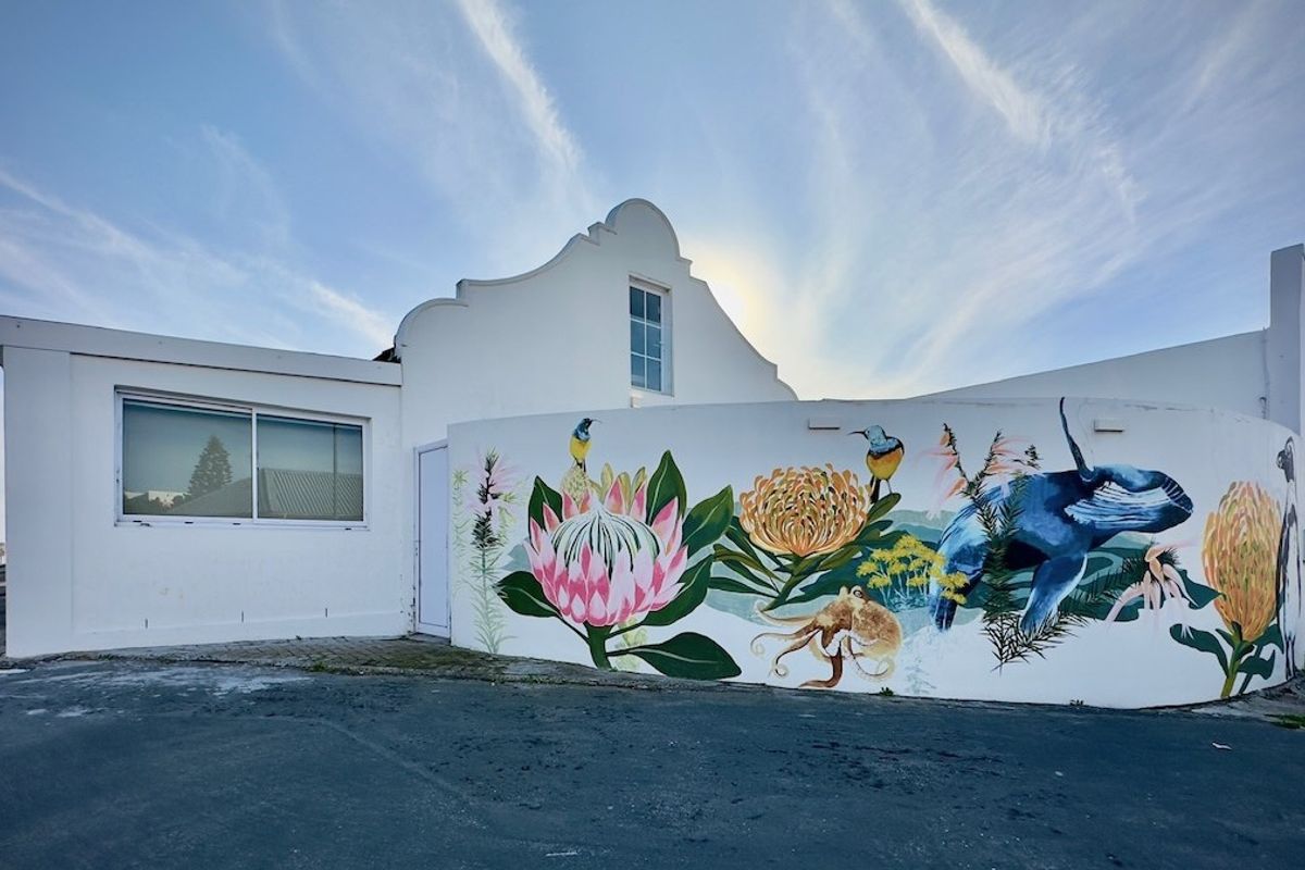 Stunningly Renovated Commercial Property in the Heart of Midtown. - Photo 2