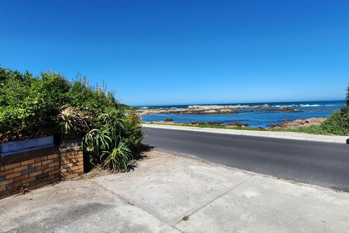 Seafront property In Franskraal. - Photo 3