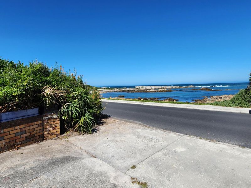 Seafront property In Franskraal. - Photo 3