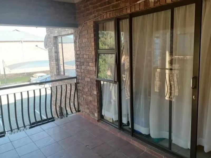Two bed flat in Sonneveld Brakpan - Photo 4