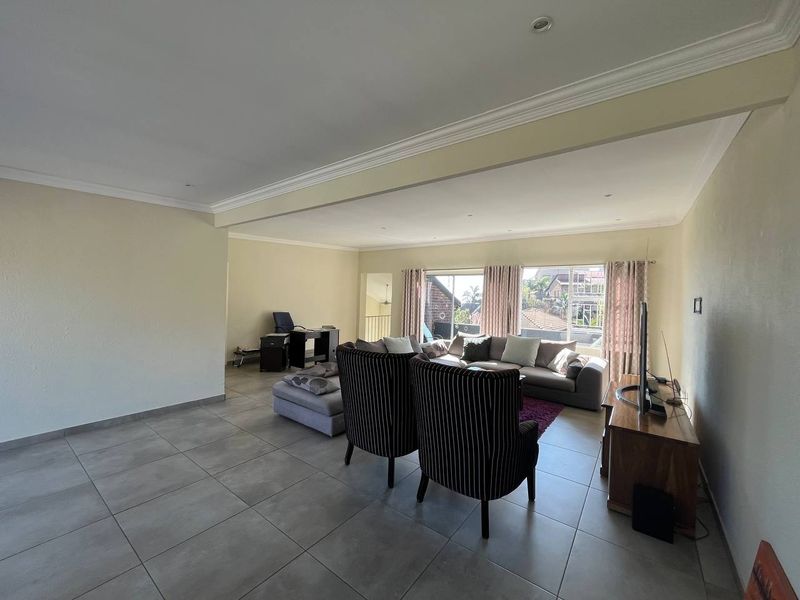 6 BEDROOM MOUNTAIN TOP DOUBLE STOREY HOUSE FOR SALE IN HELDERKRUIN  - Photo 10