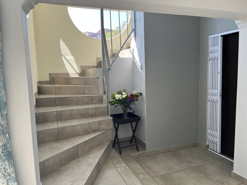 6 BEDROOM MOUNTAIN TOP DOUBLE STOREY HOUSE FOR SALE IN HELDERKRUIN  - Photo 9