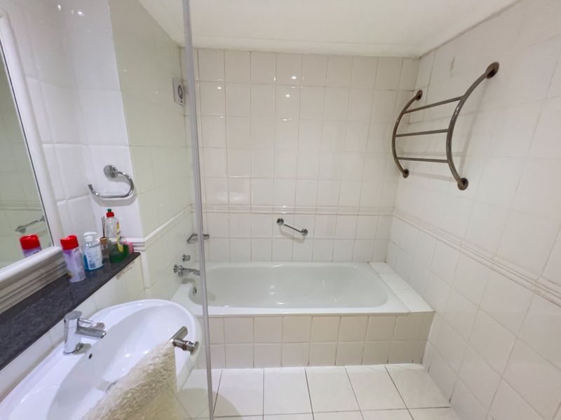 Cape Town City Centre: Cozy Studio Flat with Fibre  - Photo 6