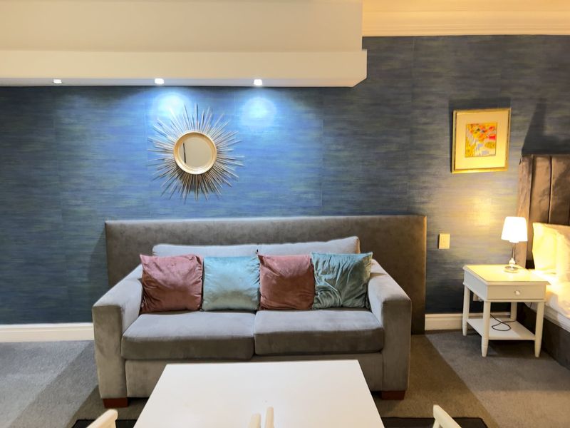 Cape Town City Centre: Cozy Studio Flat with Fibre  - Photo 2