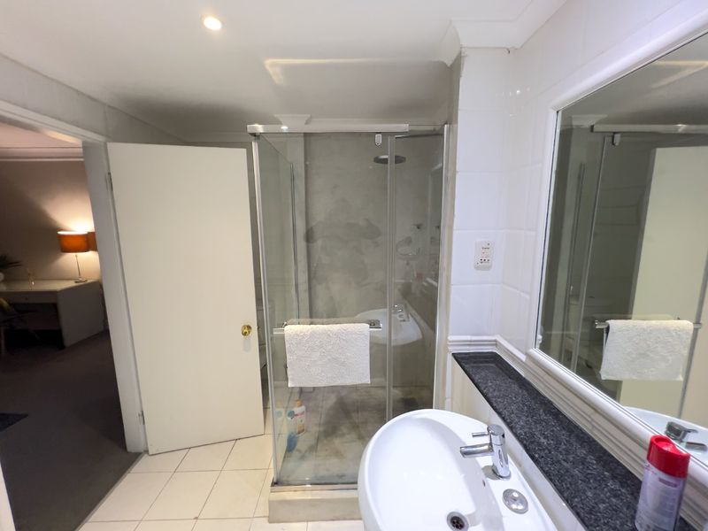 Cape Town City Centre: Cozy Studio Flat with Fibre  - Photo 8