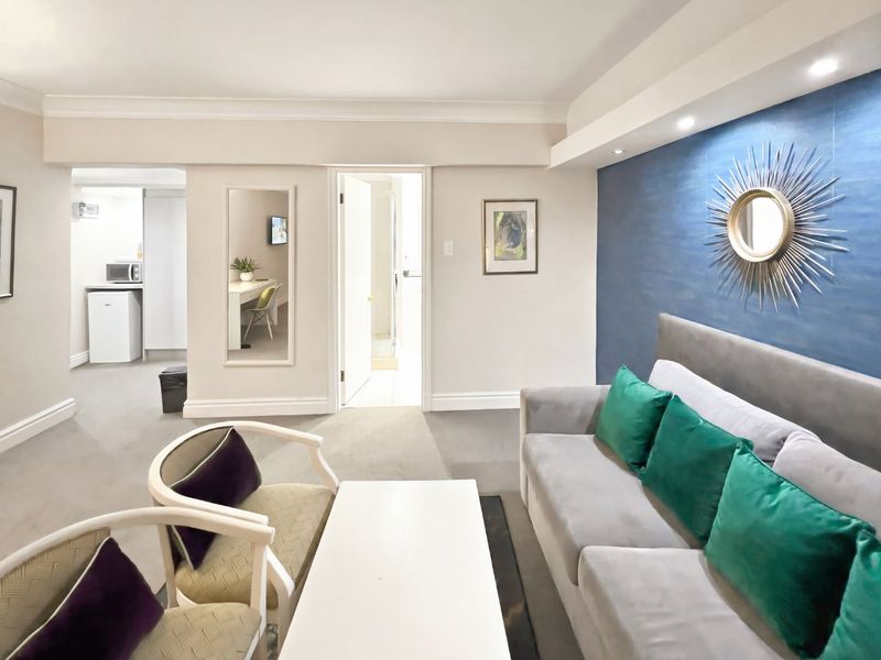 Ryk Tulbagh Square Cozy Studio Apartment with 24 hour security. - Photo 1