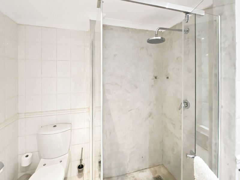 Ryk Tulbagh Square Cozy Studio Apartment with 24 hour security. - Photo 5