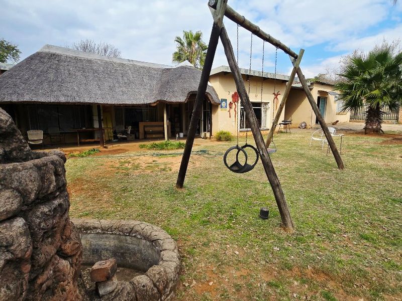 Spacious Property with Flatlet and Huge Potential in Elandia, Klerksdorp - Photo 2
