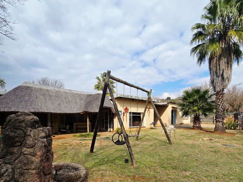 Spacious Property with Flatlet and Huge Potential in Elandia, Klerksdorp - Photo 1