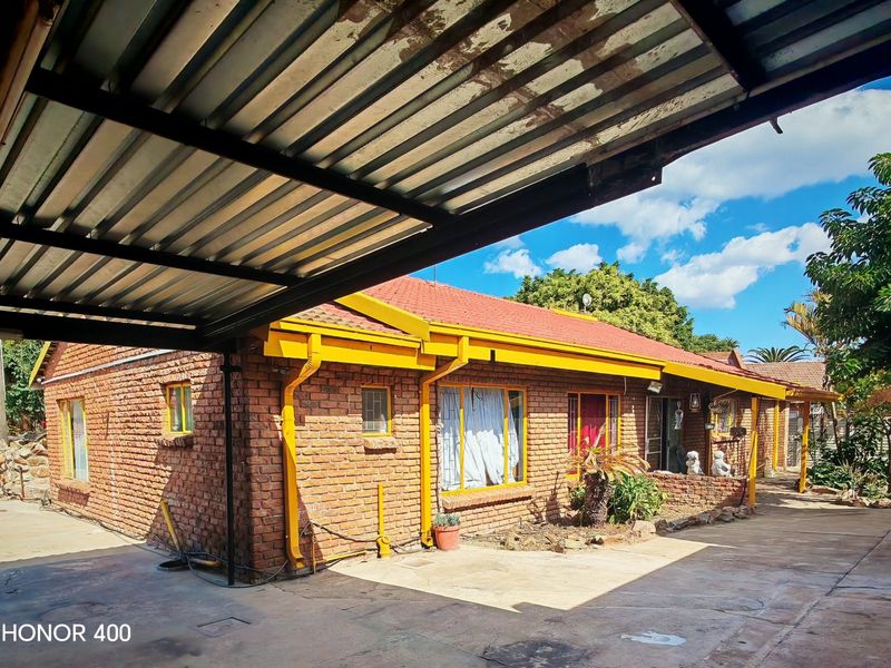 Prime Fauna Park Opportunity – Spacious Family Home with Flatlet Potential & Endless Possibilities - Photo 1
