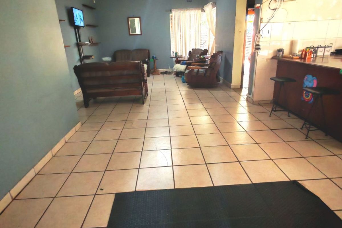 Prime Fauna Park Opportunity – Spacious Family Home with Flatlet Potential & Endless Possibilities - Photo 2