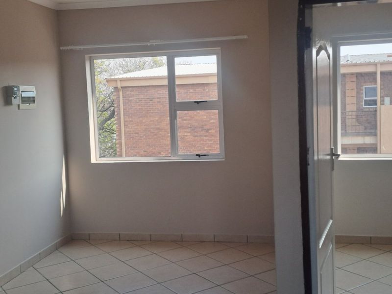 1 Bedroom Apartment / Flat for Sale in Kempton Park Central - Chronicles - Photo 2