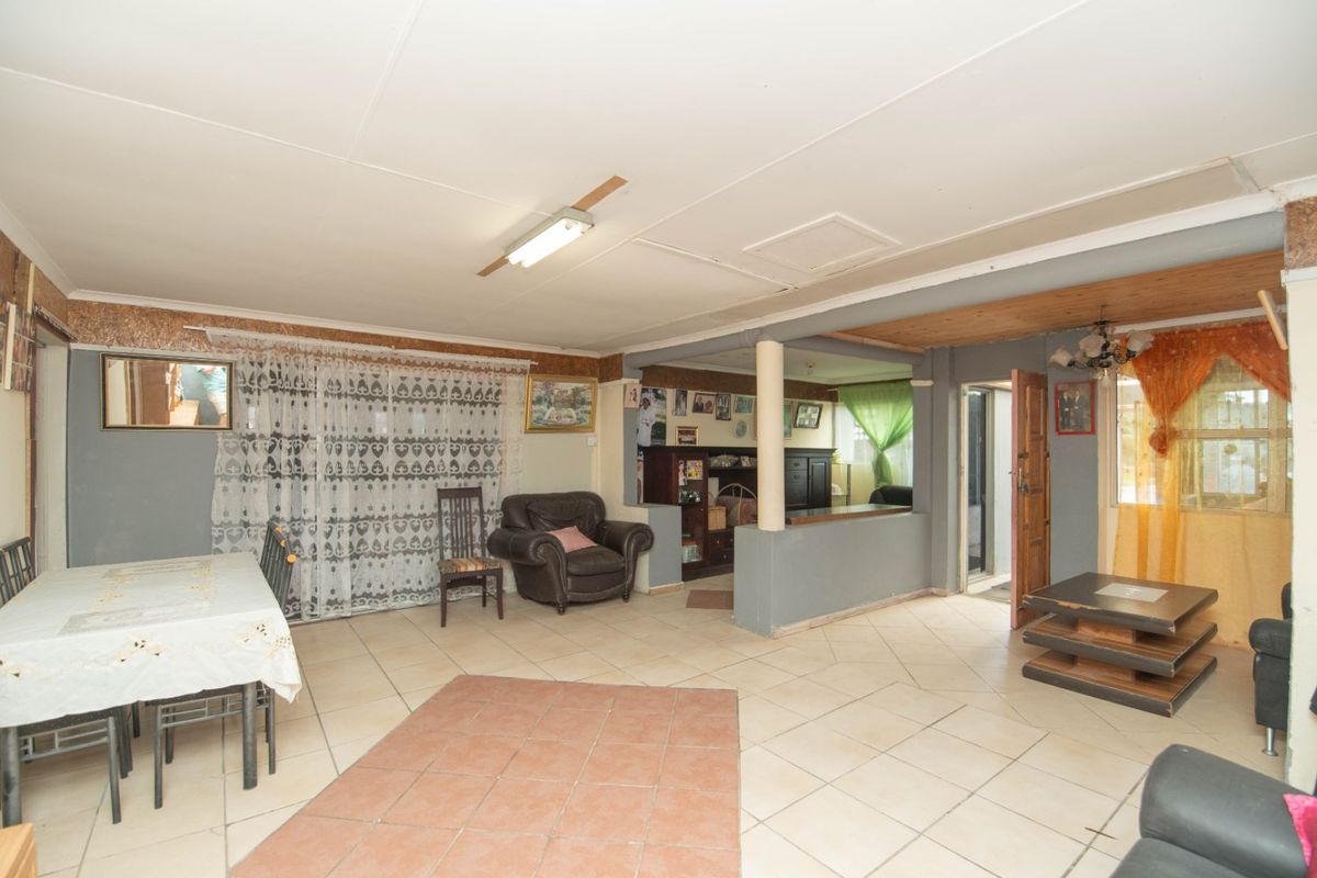 Spacious 3 Bedroom Family Home in Ext 31 - Photo 5