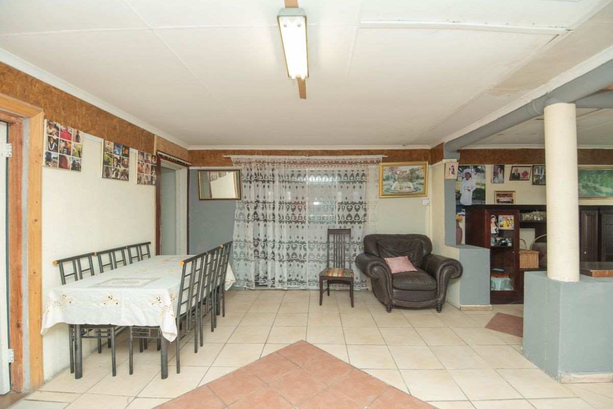 Spacious 3 Bedroom Family Home in Ext 31 - Photo 4