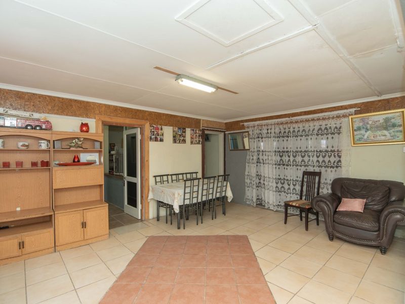 Spacious 3 Bedroom Family Home in Ext 31 - Photo 3