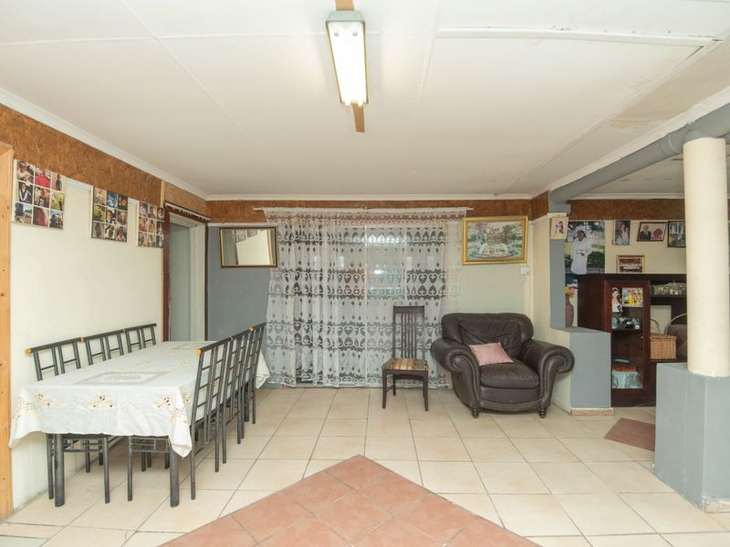 Spacious 3 Bedroom Family Home in Ext 31 - Photo 4