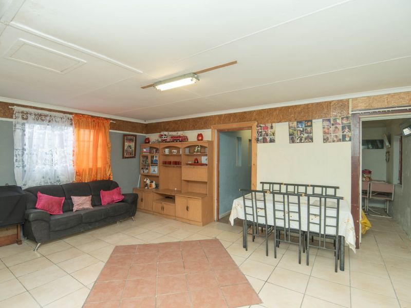 Spacious 3 Bedroom Family Home in Ext 31 - Photo 8