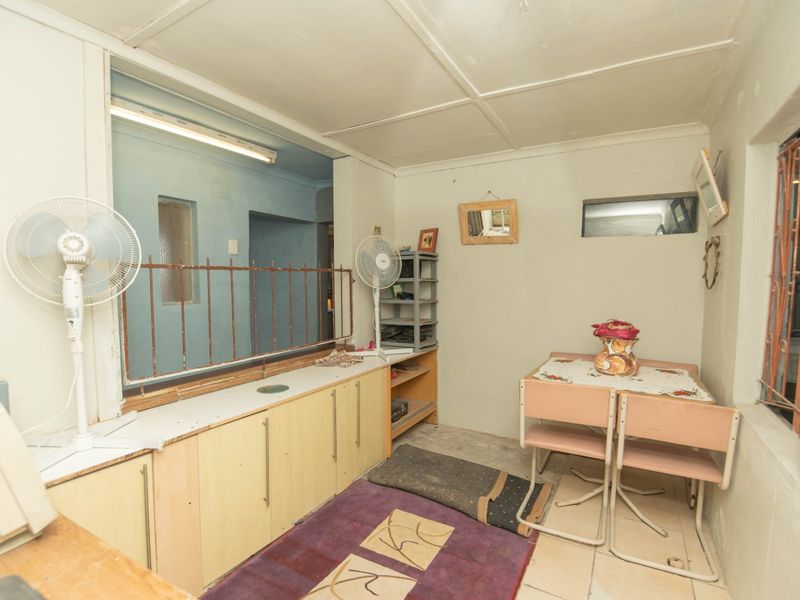 Spacious 3 Bedroom Family Home in Ext 31 - Photo 9