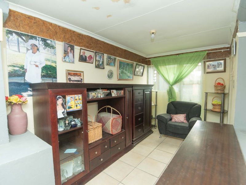 Spacious 3 Bedroom Family Home in Ext 31 - Photo 7