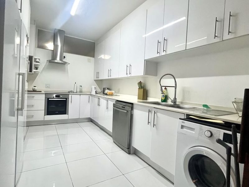 Invest in One of Johannesburg's Most Desirable Addresses - Photo 6