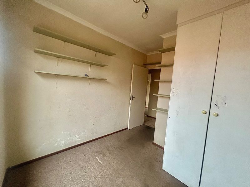 Corner 3 bedroom 2 bath unit  - Photo 10