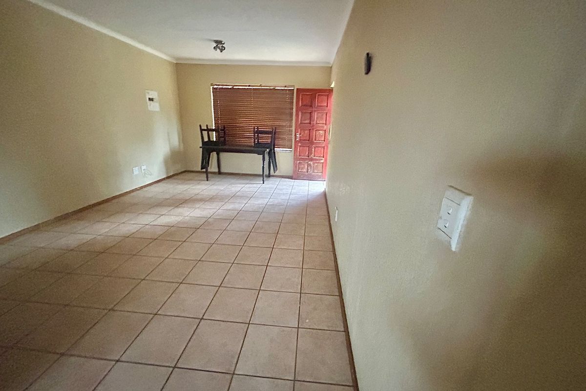 Corner 3 bedroom 2 bath unit  - Photo 3