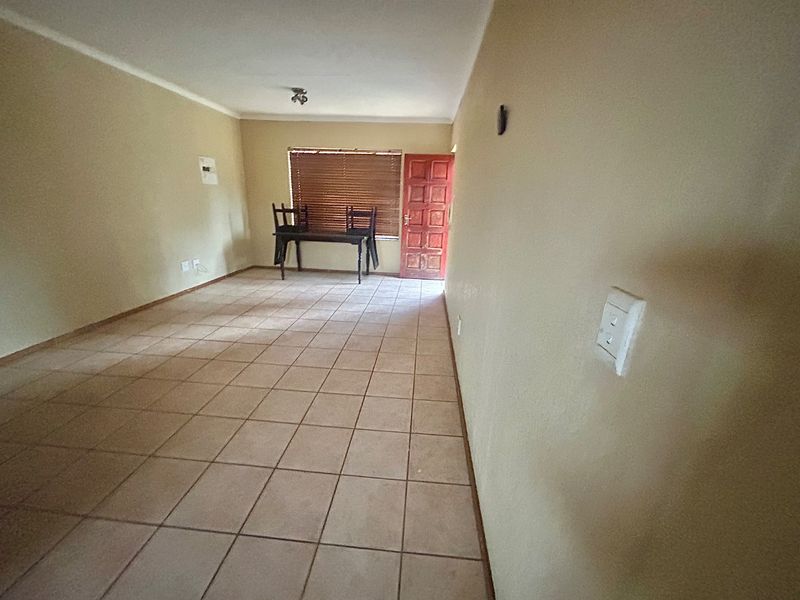 Corner 3 bedroom 2 bath unit  - Photo 3